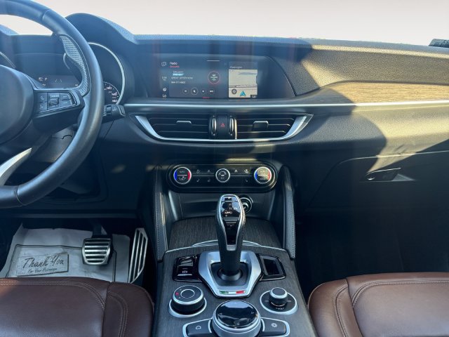 Used 2023 Alfa Romeo Stelvio Ti AWD/4WD image 11