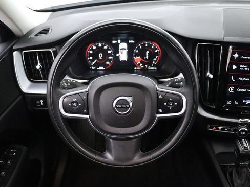 Used 2020 Volvo XC60 T5 Momentum AWD/4WD image 16