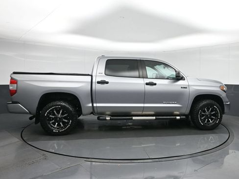 Used 2020 Toyota Tundra SR5 w/ SR5 Convenience Package AWD/4WD image 8