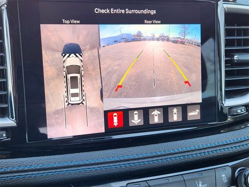 Used 2021 Chrysler Pacifica Touring-L image 15