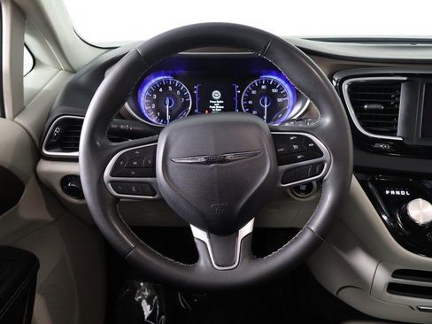 Used 2023 Chrysler Voyager LX image 37