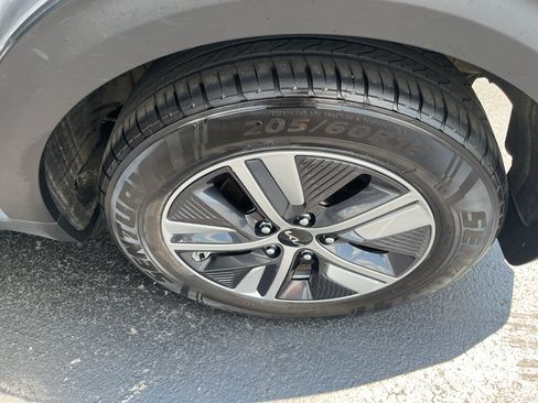 Used 2022 Kia Niro EX Premium FWD image 57