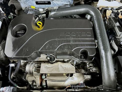 Used 2024 Chevrolet Equinox Premier AWD/4WD image 10