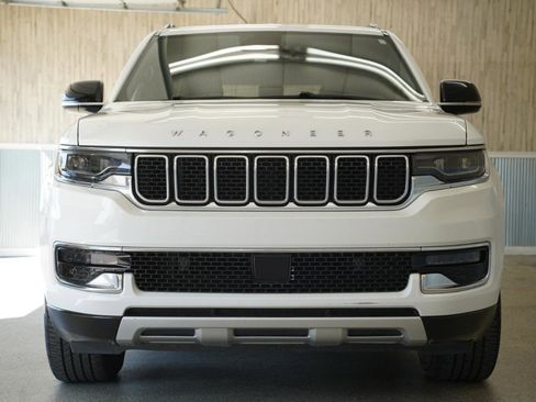 Used 2024 Jeep Wagoneer L Series II w/ Flexible Seating Group image 3