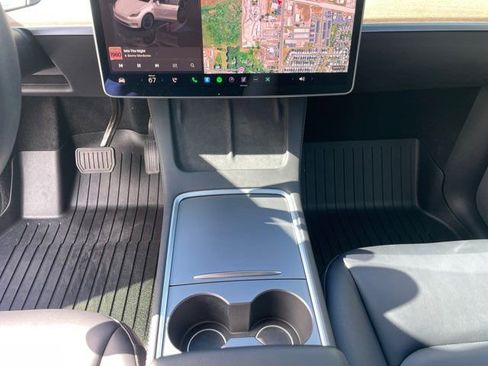 Used 2022 Tesla Model Y Long Range image 8