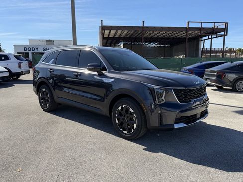 New 2026 Kia Sorento S image 2