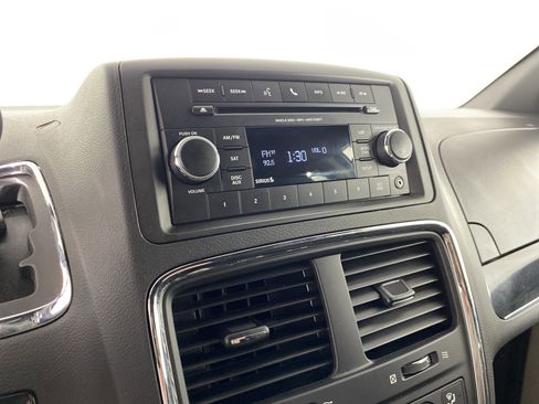 Used 2016 Dodge Grand Caravan SE FWD image 31