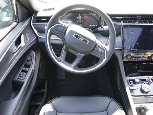 New 2025 Jeep Grand Cherokee Limited w/ Black Appearance Package image 14