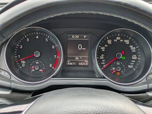 Used 2018 Volkswagen Passat GT FWD image 11