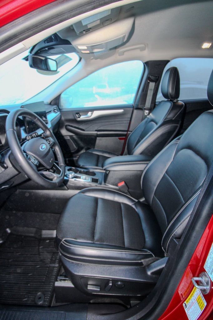 Used 2023 Ford Escape Platinum AWD/4WD image 13