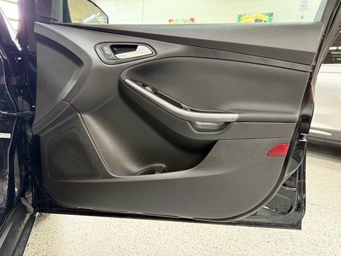 Used 2018 Ford Focus SEL w/ SEL Plus Black Pack image 16