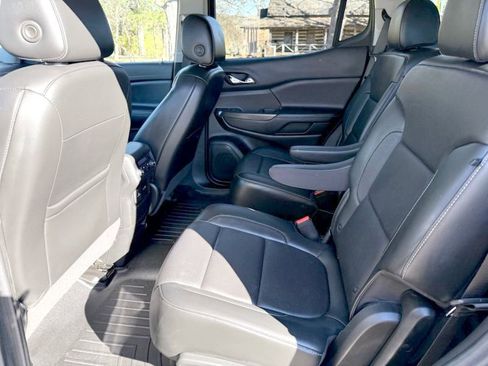 Used 2020 GMC Acadia SLT w/ Driver Alert Package II image 30