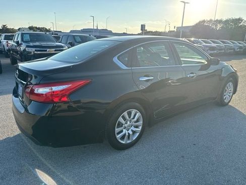 Used 2017 Nissan Altima 2.5 S w/ Power Driver Seat Package FWD image 4