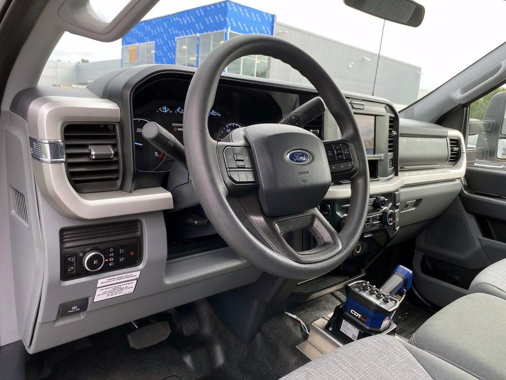 Used 2025 Ford F550 4x4 Regular Cab Super Duty image 19