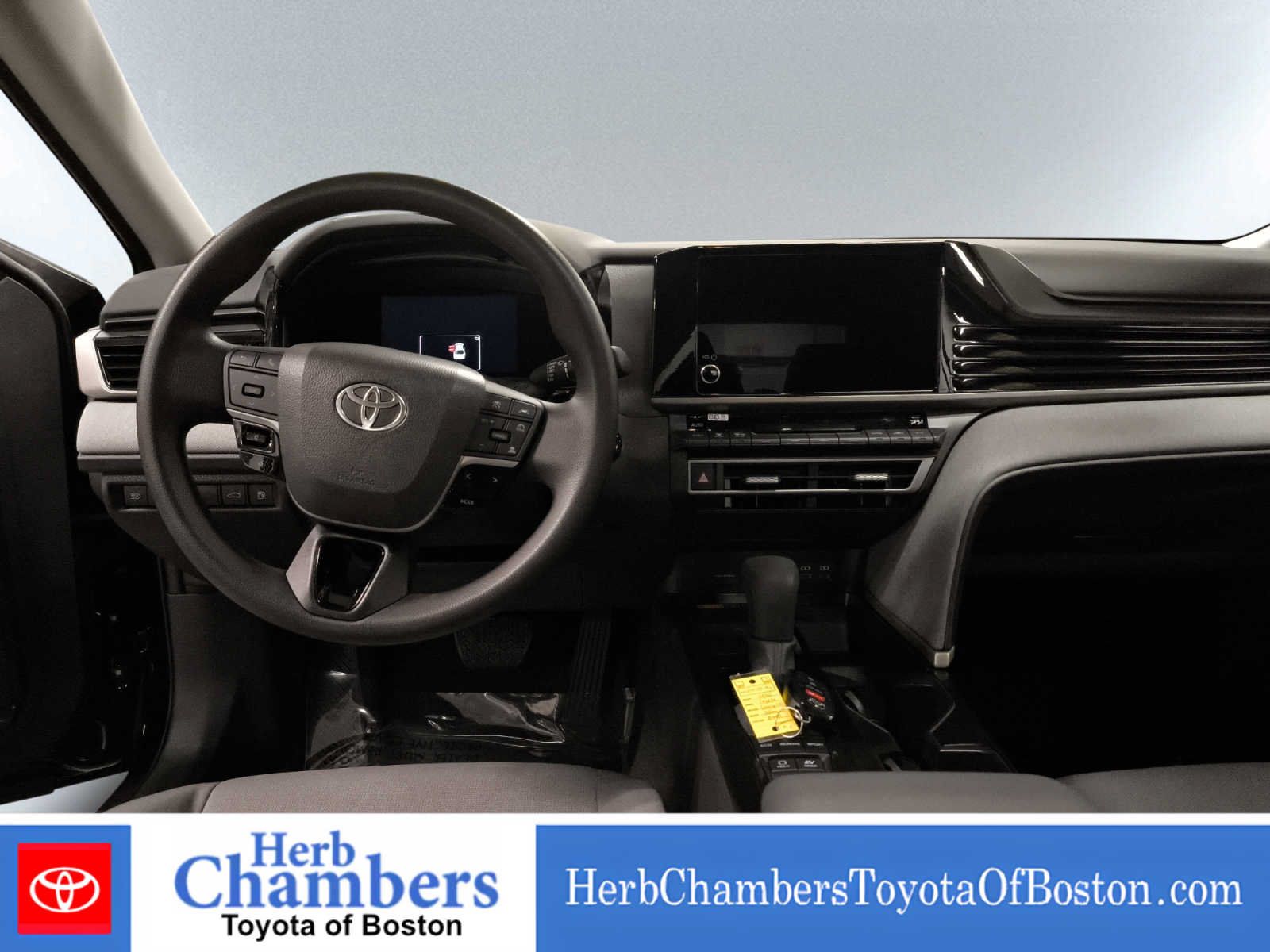 Used 2025 Toyota Camry LE AWD/4WD image 6