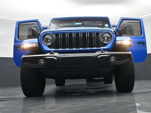 Used 2025 Jeep Gladiator Sport AWD/4WD image 68