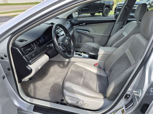 Used 2012 Toyota Camry XLE w/ Leather Pkg FWD image 9