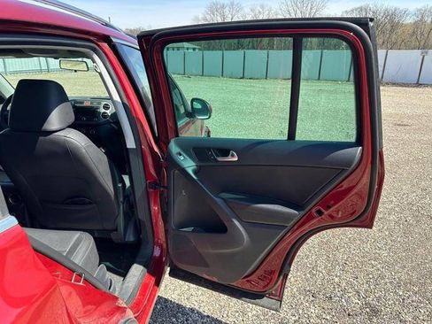 Used 2011 Volkswagen Tiguan SE AWD/4WD image 27