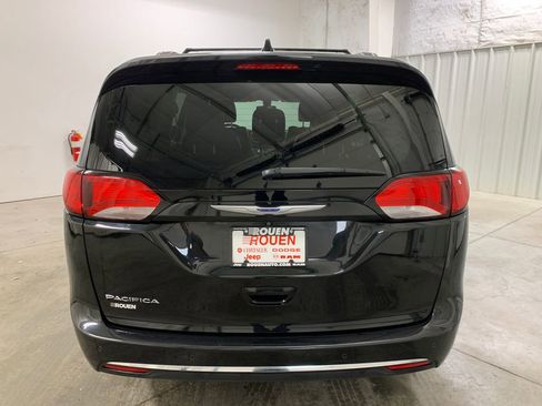 Used 2018 Chrysler Pacifica Touring-L Plus image 27