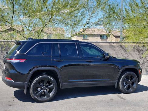 New 2026 Jeep Grand Cherokee Limited w/ Limited Altitude Package AWD/4WD image 10