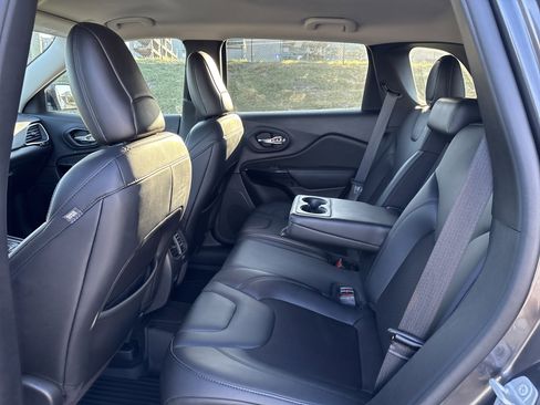 Certified 2021 Jeep Cherokee Latitude Plus image 32