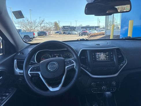 Used 2014 Jeep Cherokee Latitude w/ Comfort/Convenience Group image 2