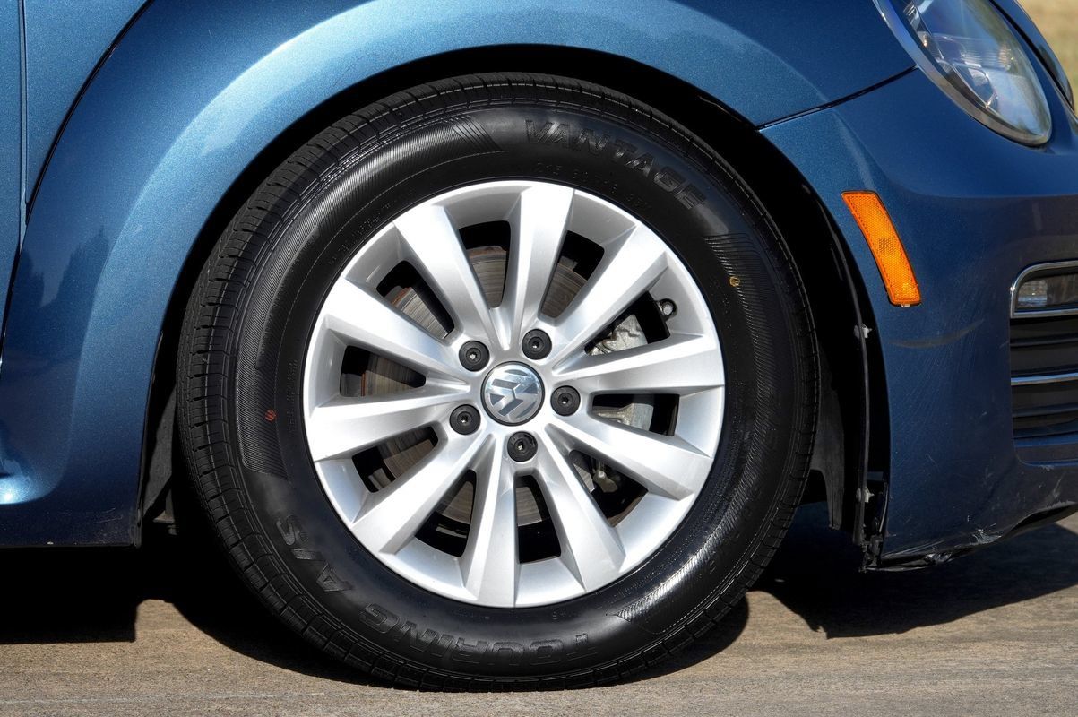 Used 2019 Volkswagen Beetle 2.0T S FWD image 31