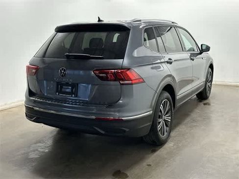 Certified 2024 Volkswagen Tiguan SE image 33