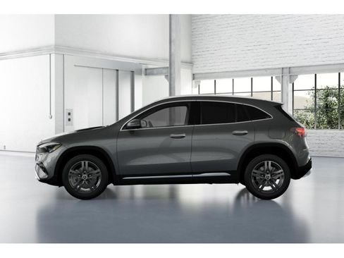 Used 2025 Mercedes-Benz GLA 250 4MATIC image 34