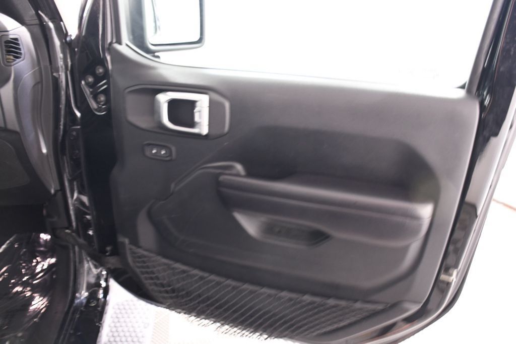 Used 2018 Jeep Wrangler Unlimited Sport S AWD/4WD image 17