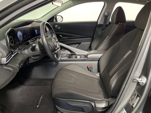 Certified 2025 Hyundai Elantra SEL FWD image 12