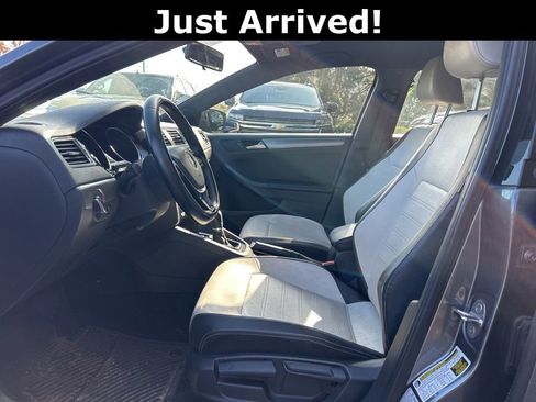 Used 2016 Volkswagen Jetta Sport image 10