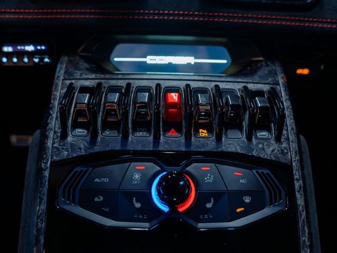 Used 2018 Lamborghini Huracan Performante image 28