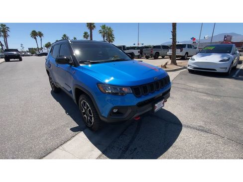 Used 2026 Jeep Compass Trailhawk AWD/4WD image 2