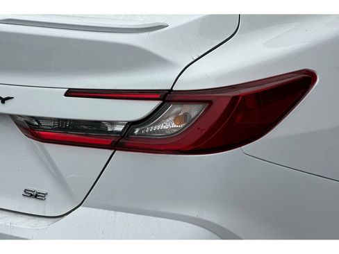 Used 2025 Toyota Camry SE FWD image 7