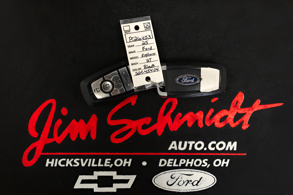 Used 2025 Ford Explorer ST AWD/4WD image 3