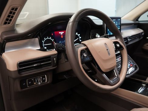 Used 2022 Lincoln Corsair AWD w/ Equipment Group 101A image 6