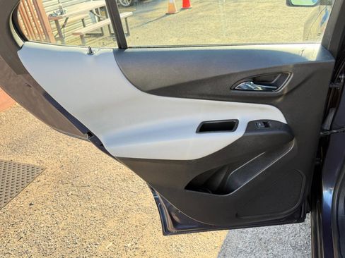 Used 2019 Chevrolet Equinox LS image 30