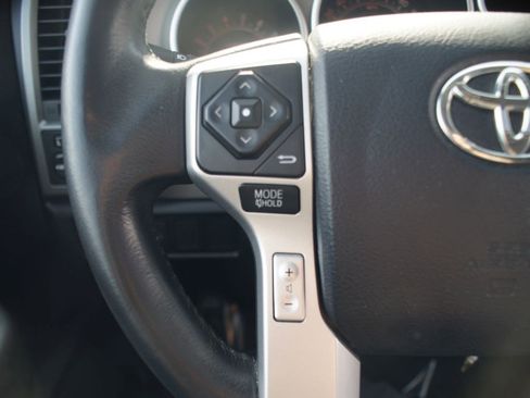 Used 2017 Toyota Sequoia SR5 w/ Sport Appearance Package AWD/4WD image 9