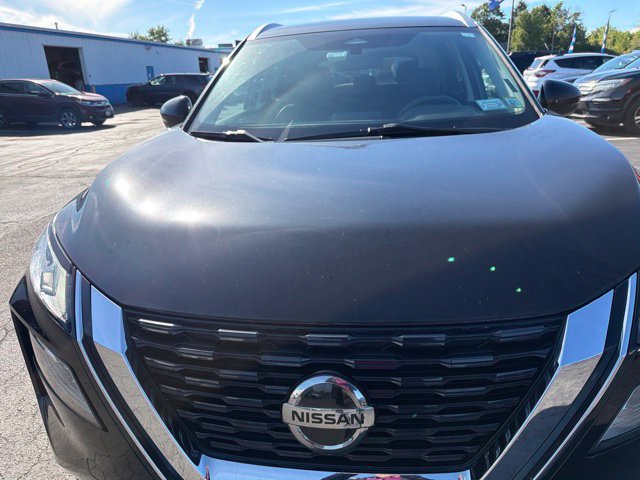 Used 2021 Nissan Rogue SV w/ Premium Package FWD image 2