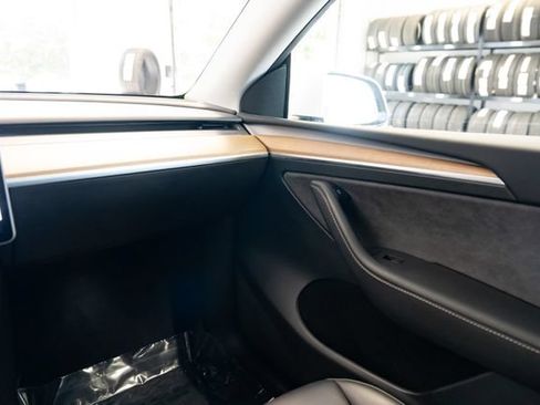 Used 2023 Tesla Model Y Long Range AWD/4WD image 10