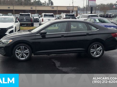 Used 2024 Volkswagen Jetta SE image 10