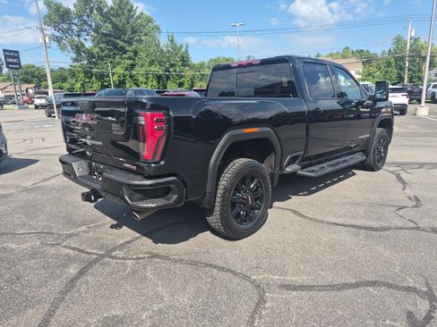 Used 2024 GMC Sierra 2500 AT4 w/ AT4 Preferred Package AWD/4WD image 5