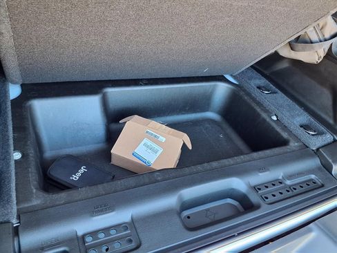 Certified 2025 Jeep Wrangler Unlimited Rubicon image 31