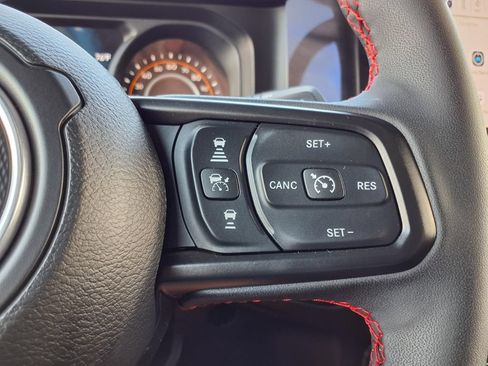 Used 2024 Jeep Gladiator Rubicon w/ Technology Group AWD/4WD image 29