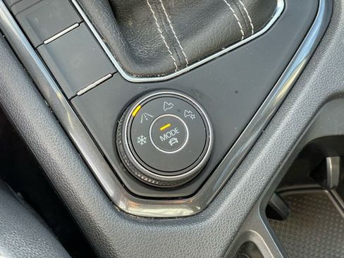 Used 2022 Volkswagen Tiguan SE w/ Panoramic Sunroof Package image 20