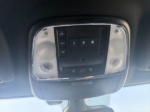 Used 2020 Dodge Durango R/T w/ Technology Group AWD/4WD image 30