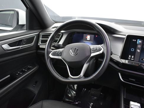 Used 2024 Volkswagen Atlas Cross Sport SE FWD image 17