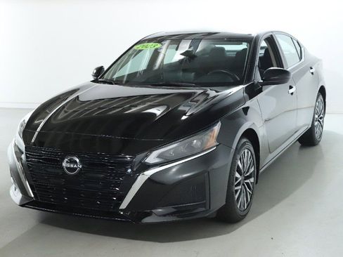 Certified 2023 Nissan Altima 2.5 SV w/ SV Premium Package image 6
