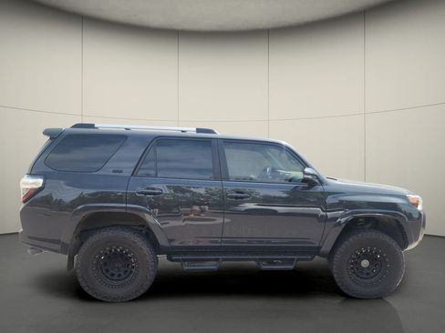 Used 2024 Toyota 4Runner SR5 Premium w/ SR5 Premium Package AWD/4WD image 8